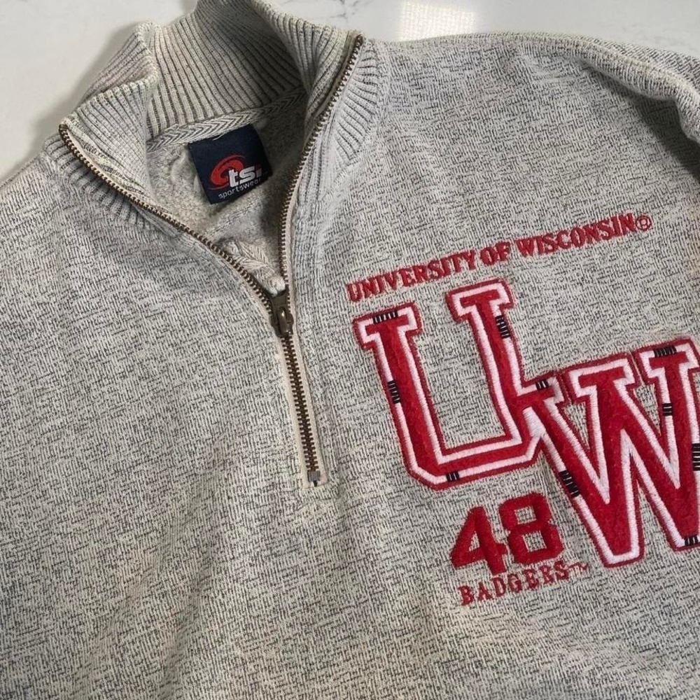 University of‎ Wisconsin Badgers Quarter Zip Sweatshirt Gray Embroidered UW Med